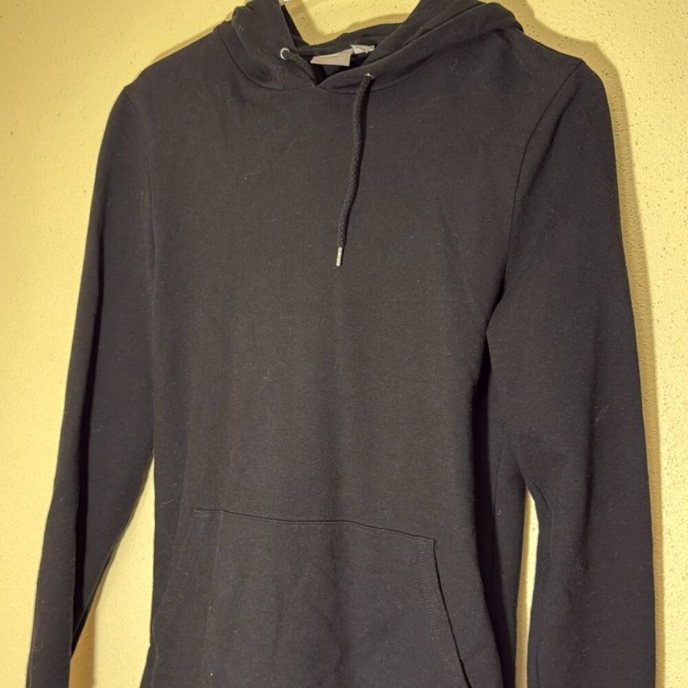 Black basic hoodie